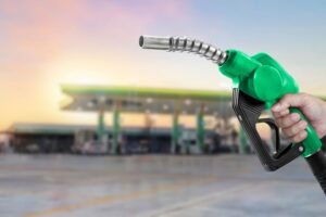 Gobierno baja combustibles